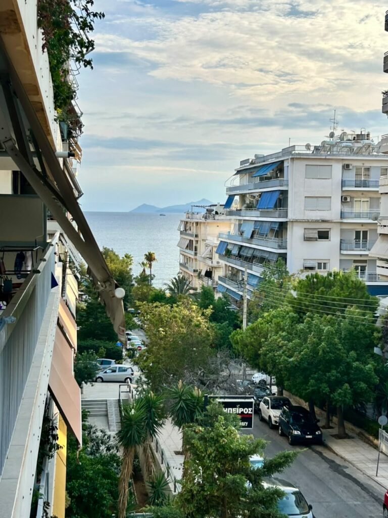 Παραθαλάσσιο Καταφύγιο με Θέα Θάλασσα στο Παλαιό Φάληρο, Αθήνα · VelaProperty