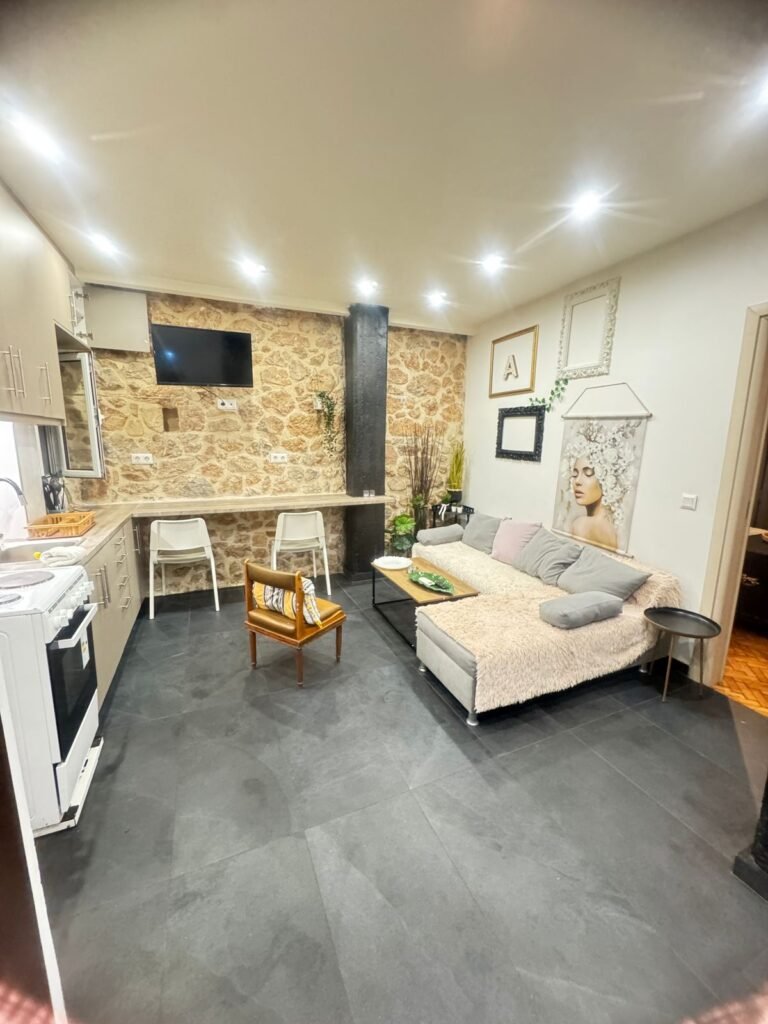 Investment Opportunity: Fully Renovated & Furnished Apartment – Athens · VelaProperty