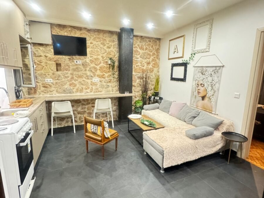 Investment Opportunity: Fully Renovated & Furnished Apartment – Athens