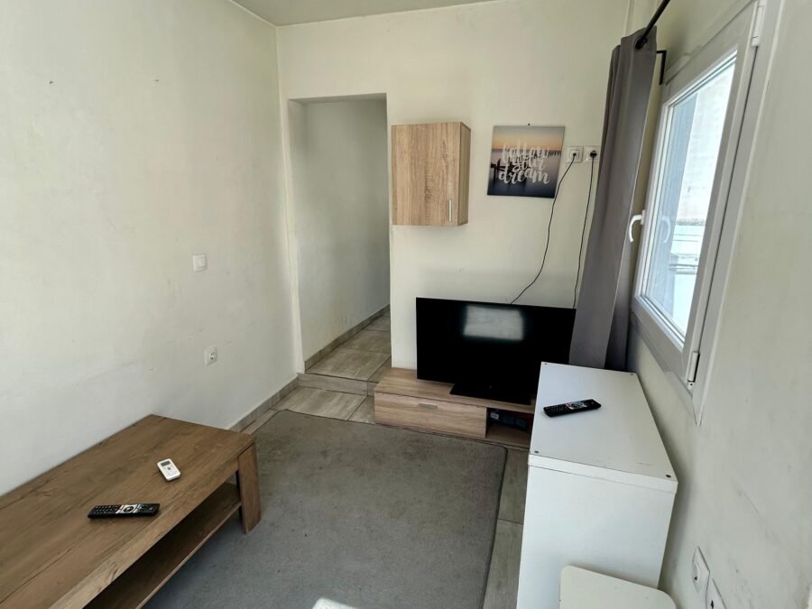 Top-Floor 1-Bedroom Apartment with Private Terrace – Neos Kosmos, Athens
